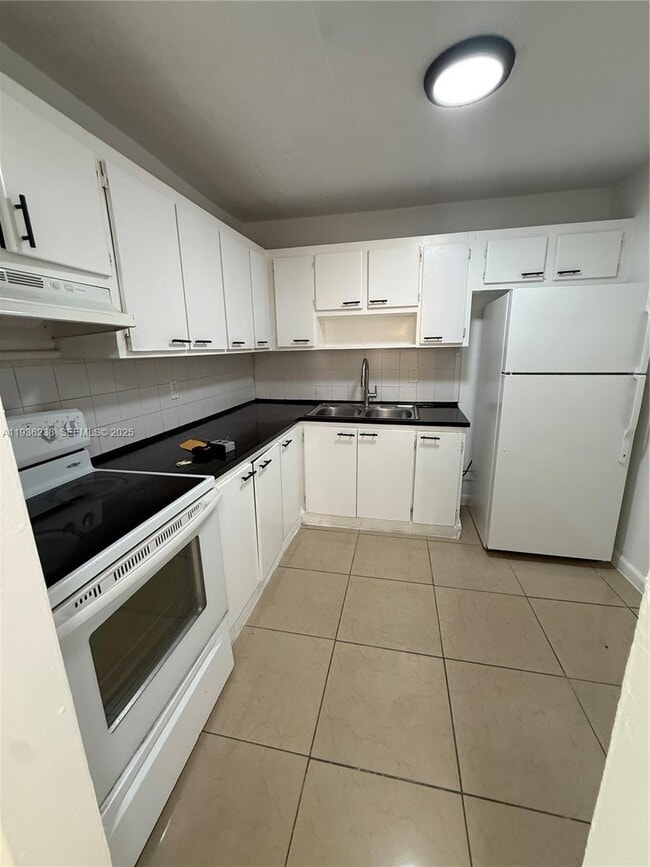 Building Photo - 15201 NE 6th Ave