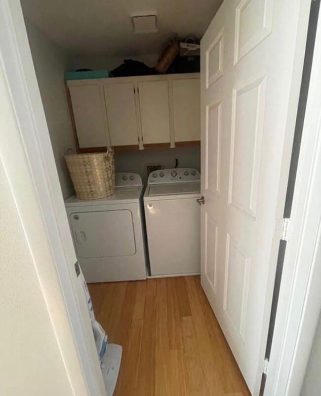 Building Photo - TOP FLOOR 2 BEDROOM FULLY FURNISHED CONDO