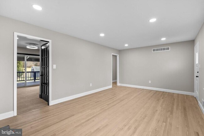 Building Photo - 3887 Shadywood Dr