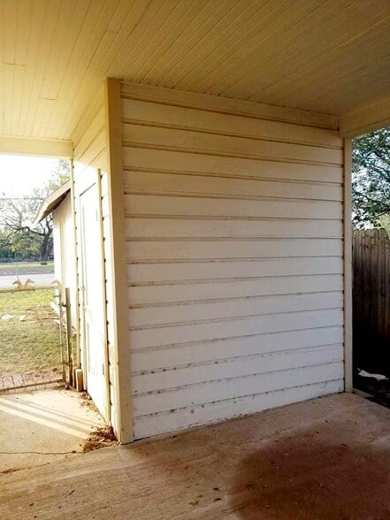 Building Photo - 127 20th Plz