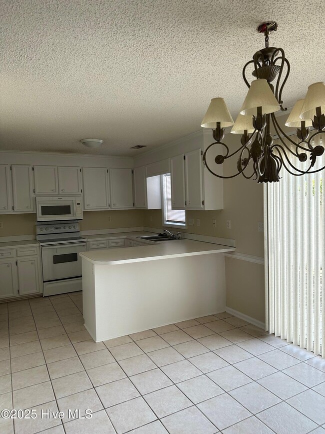 Building Photo - 3825 Sterling Pointe Dr