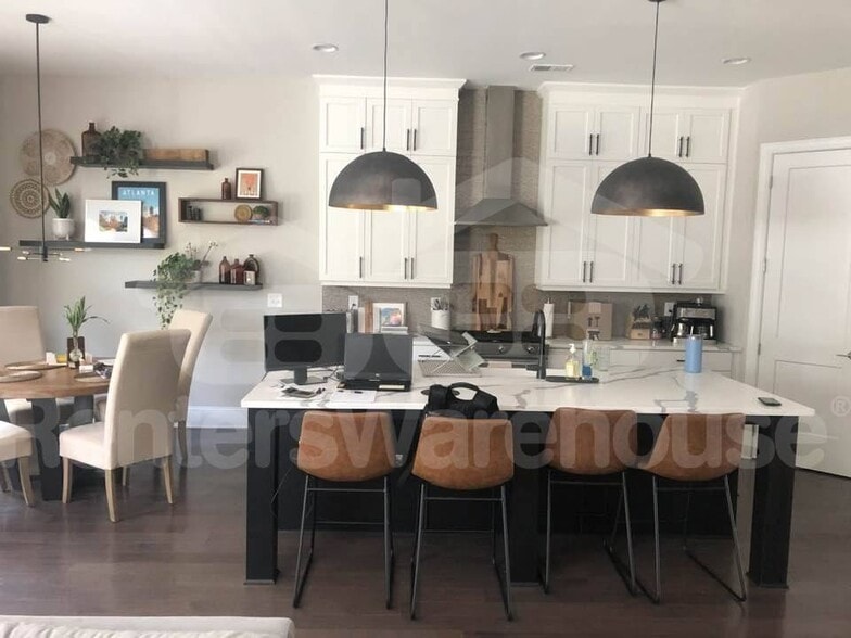 Building Photo - 1974 Drew Dr