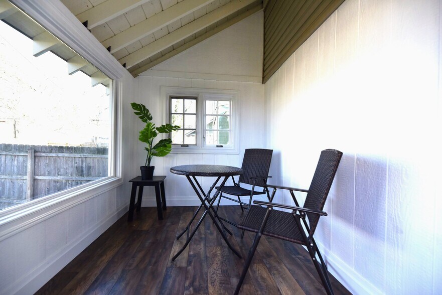 Building Photo - 240 E Duncan St