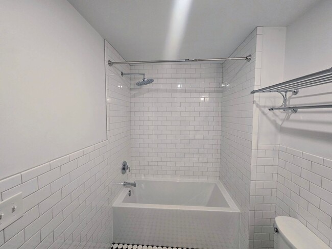 Building Photo - 1815 Main St