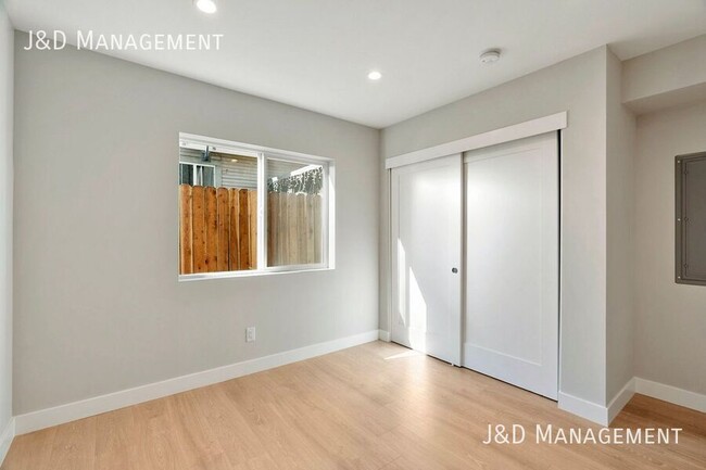 Building Photo - Brand New Build - Beautiful New Townhome