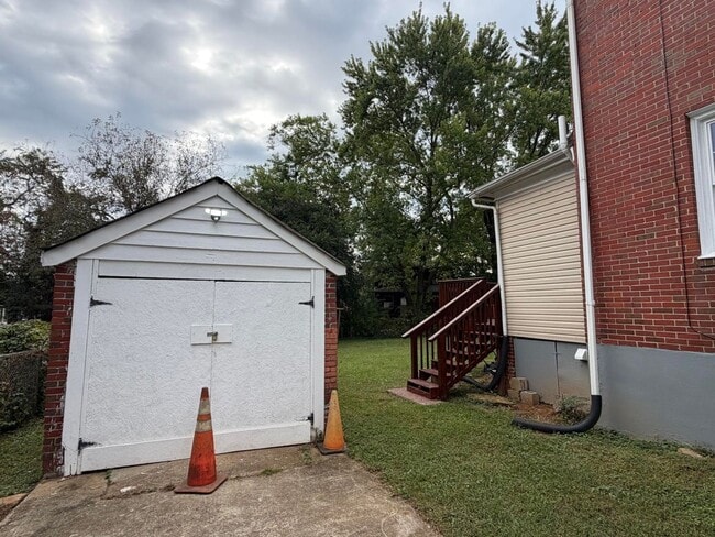 Building Photo - Spacious NE Roanoke City Home!