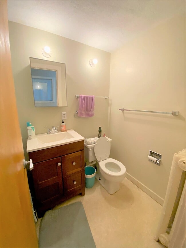 Building Photo - 9 Everett St