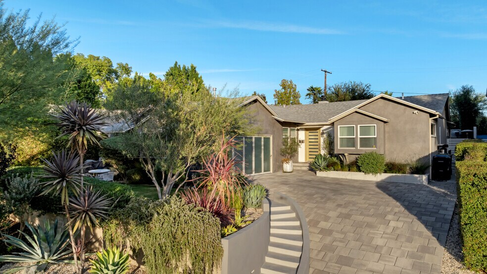 Building Photo - 4716 Tyrone Ave