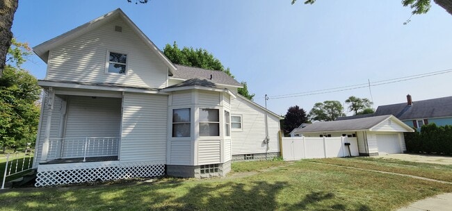 Building Photo - 703 Hopkins St