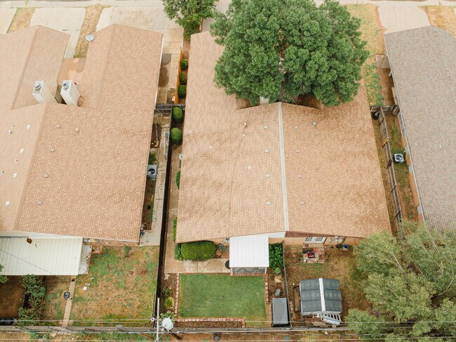Building Photo - 6424 Amber Dr