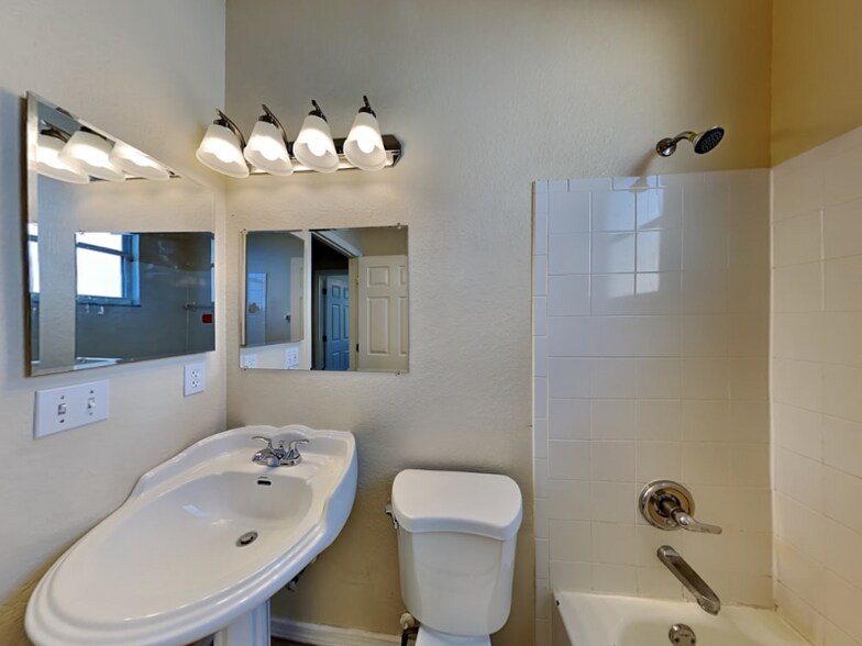 Building Photo - 632 Heather Glen Loop