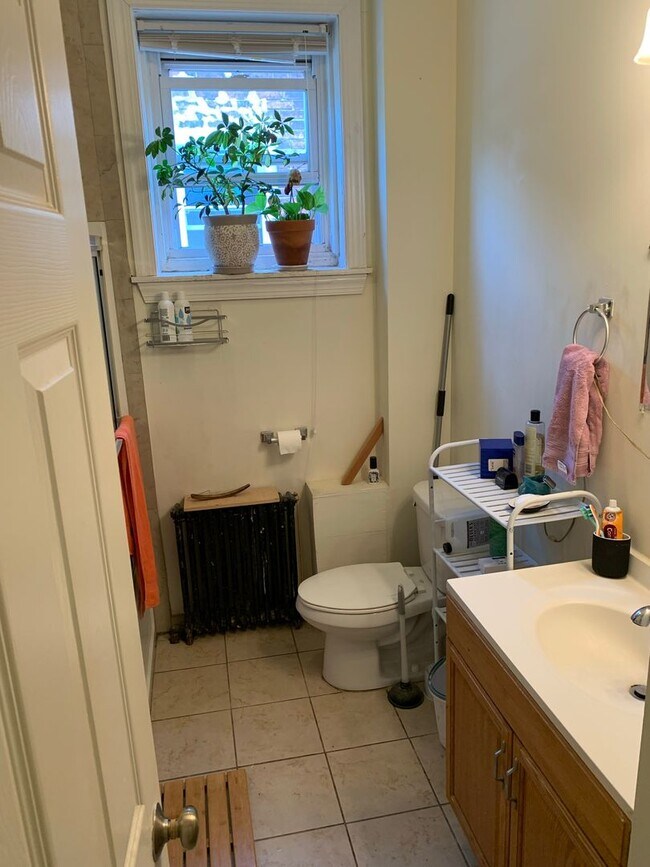 Building Photo - Amazing 1BR/1BA Apartment in University Ci...