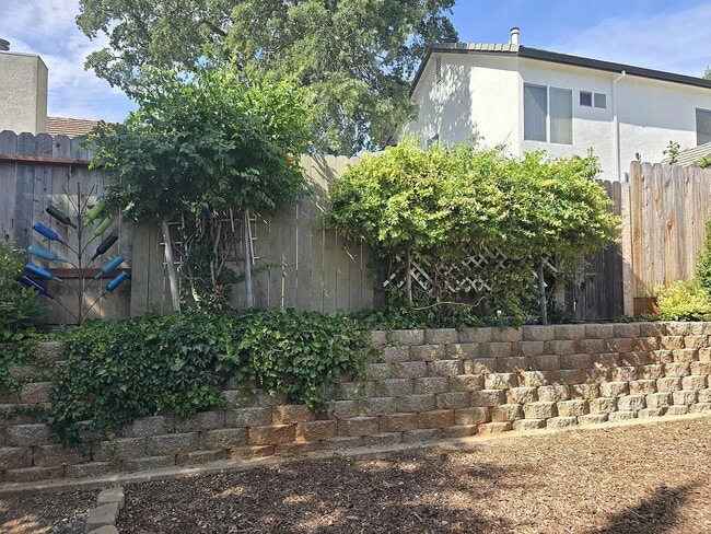 Building Photo - Freshly painted home with newer appliances. Quiet neighborhood near parks, shopping and schools.