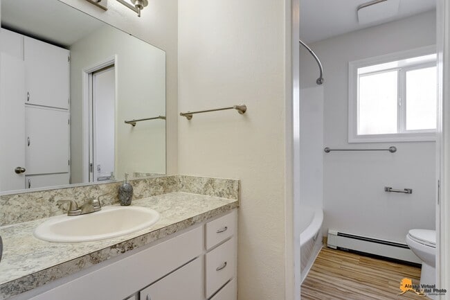 Building Photo - 435 E 10th Ave