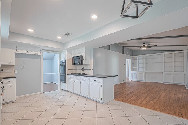 Building Photo - 16506 Amcreek Rd