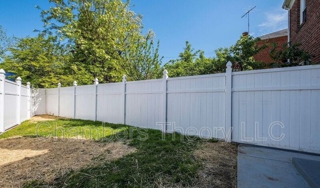 Building Photo - 1004 30th St SE