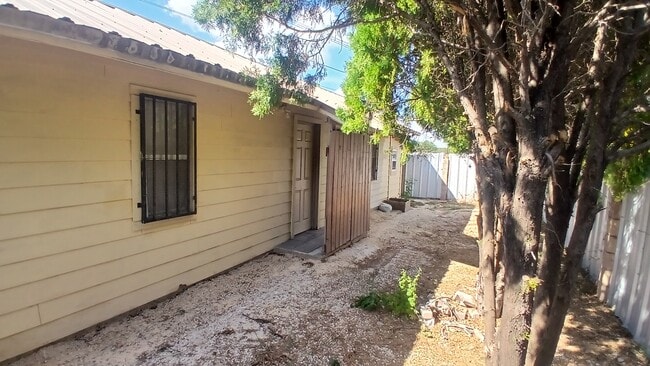 Building Photo - 8205 Glen Shadow Dr