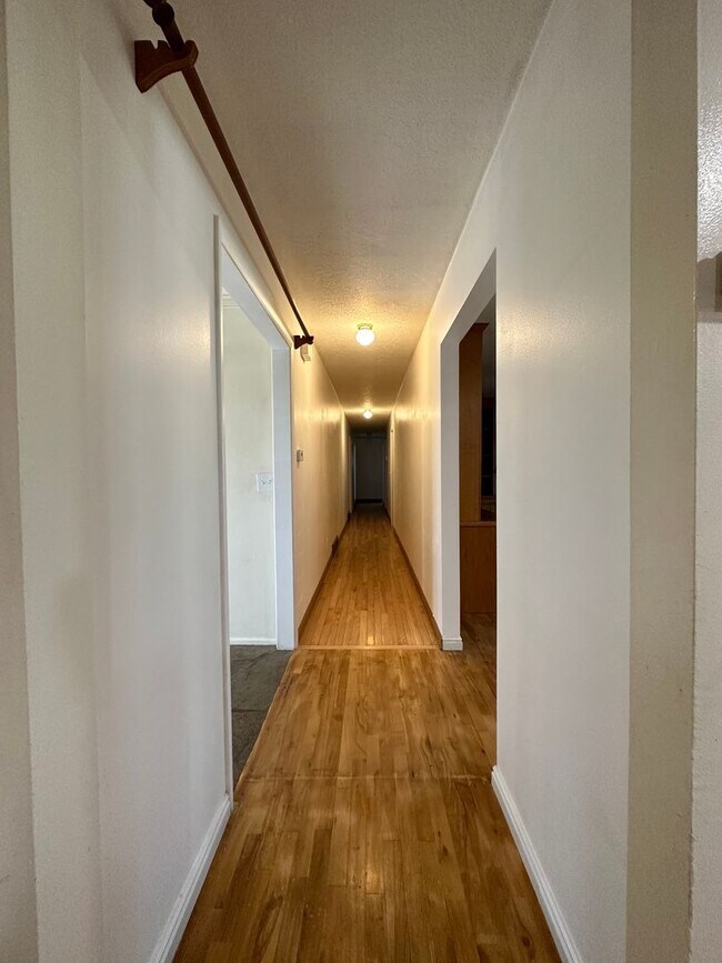 Building Photo - 4 bed 2.5 bath home in Rexburg with GAS AN...