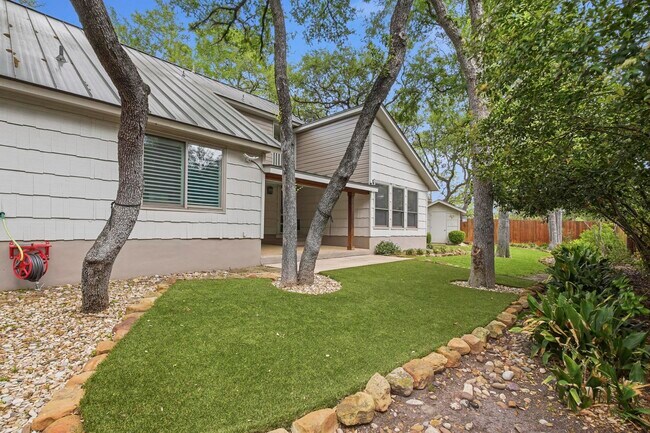 Building Photo - 1906 Hillingway St