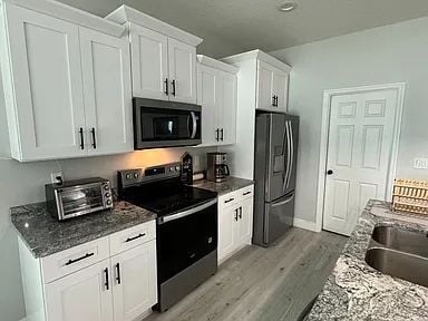 Building Photo - BRAND NEW HOME 2022 - All new appliances! Home is fully furnished!