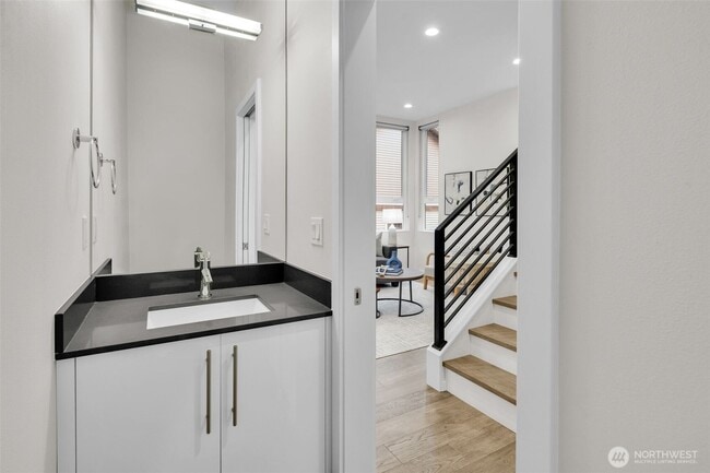 Building Photo - 9732 Woodlawn Ave N