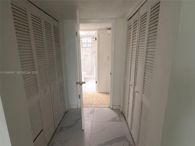 Building Photo - 2000 Biarritz Dr