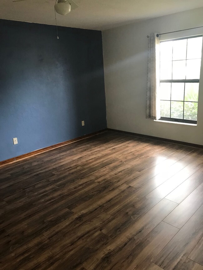 Building Photo - 1096 Willow Wood Dr