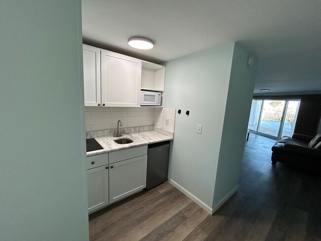 Building Photo - Studio Apartment in Wrightsville Beach – A...