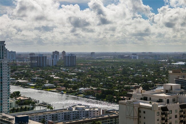 Building Photo - 1830 S Ocean Dr