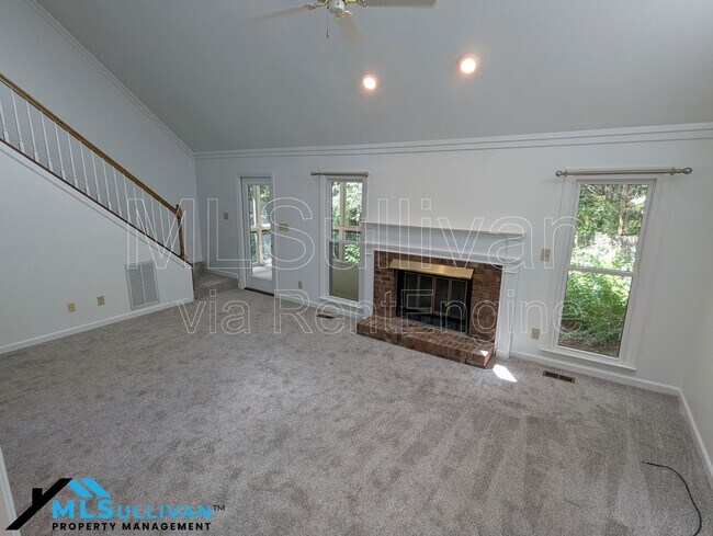 Building Photo - 5408 Ravenswood Pl