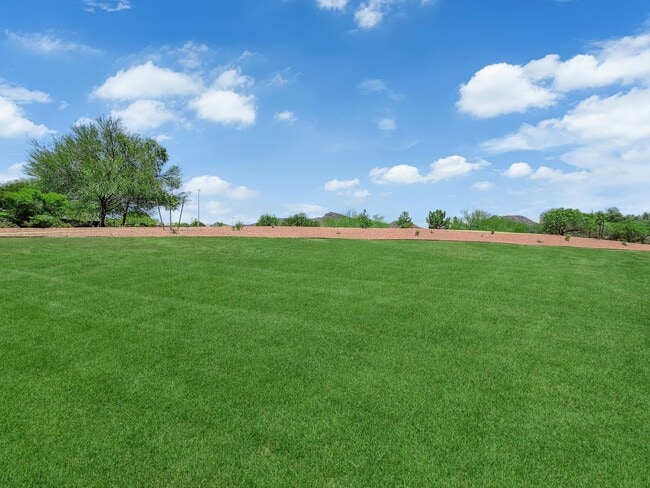 Building Photo - Beautiful Two bedroom 2 1/2 bath