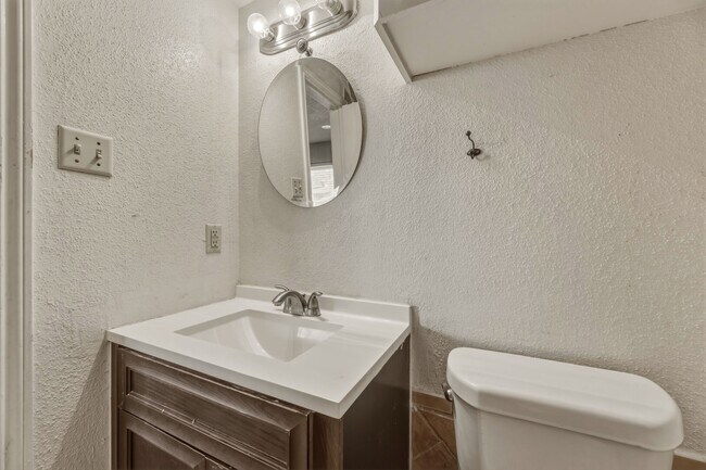 Building Photo - 5211 Court Rd