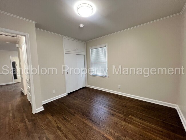 Building Photo - For Lease | $1300 Rent | Available Now!