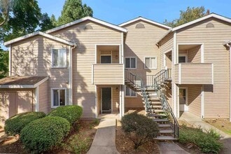 Building Photo - Resort Style Oakland Condo with Private Terrace