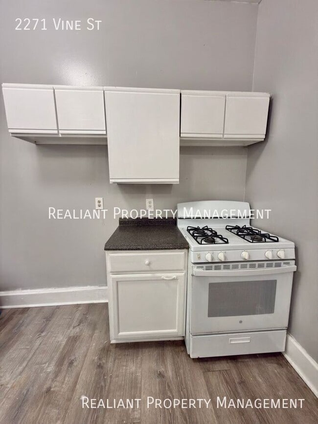 Building Photo - 2271 Vine St