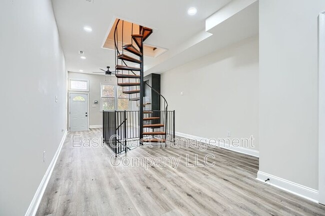 Building Photo - 2116 E Hoffman St