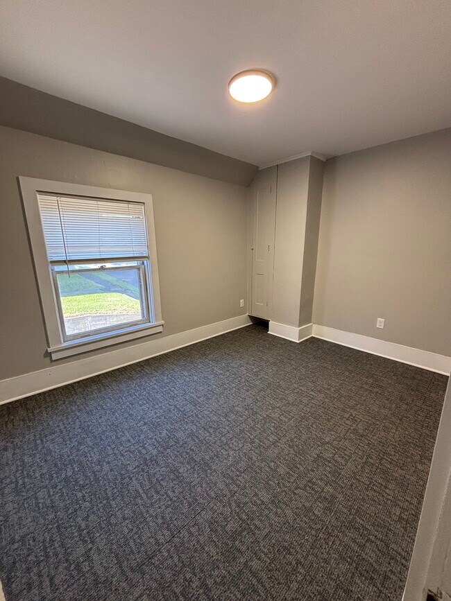 Building Photo - 900 E Houghton Ave