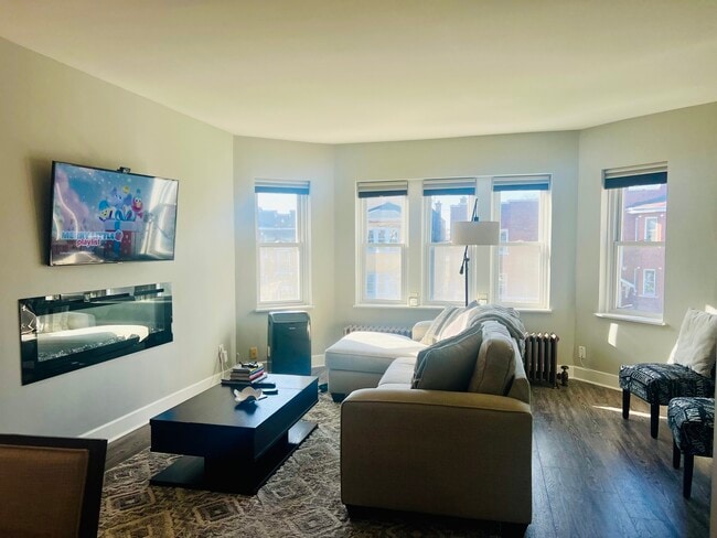 Building Photo - 1827 Gunderson Ave