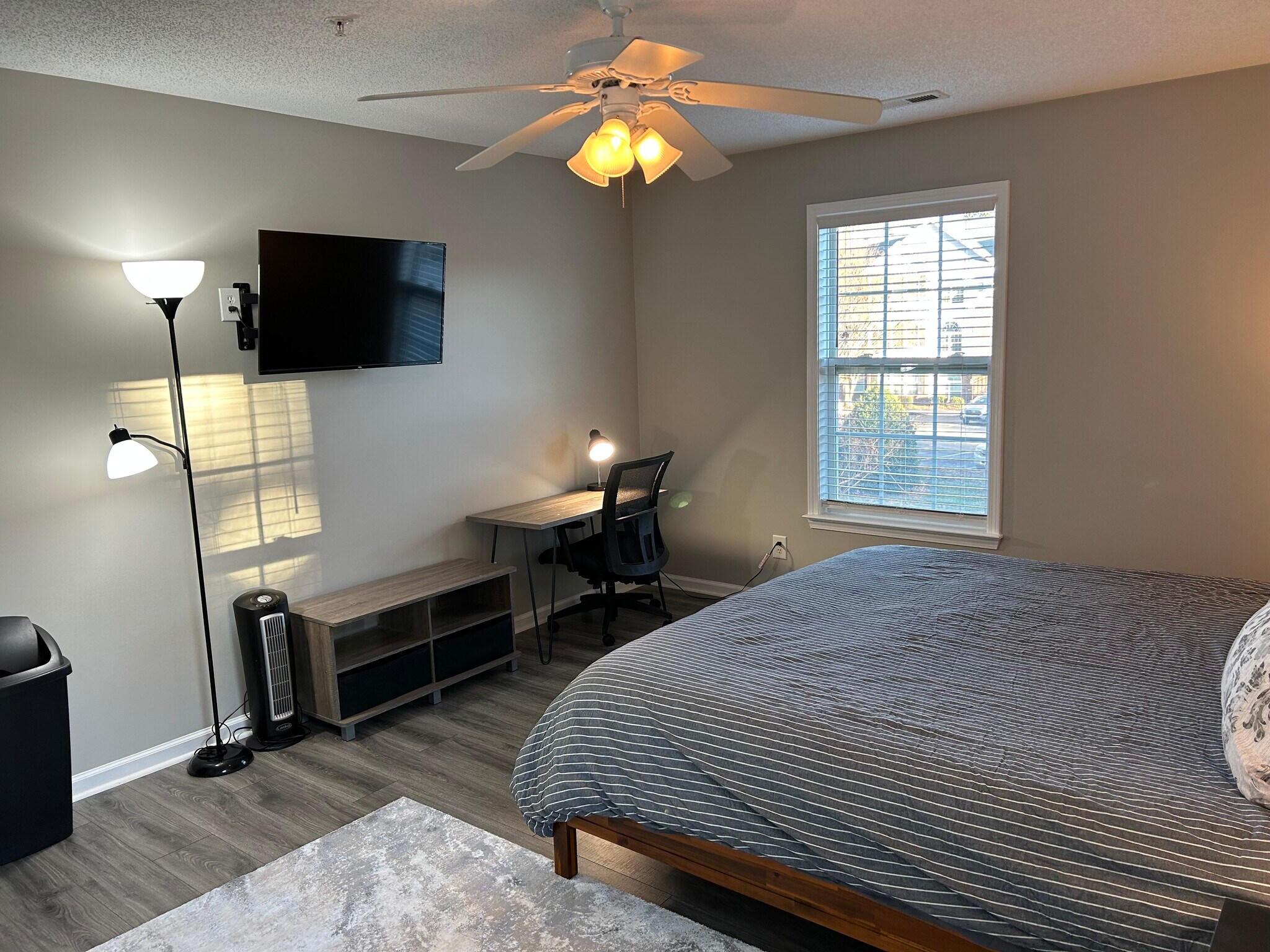 Work areas in each bedroom - 4305 Timberbrooke Dr