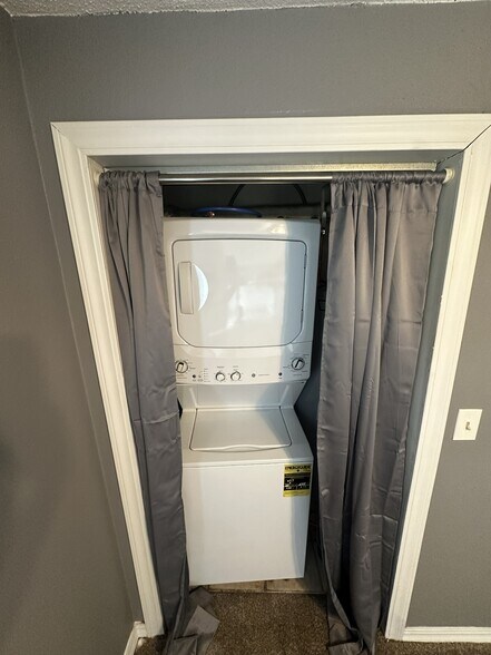 Building Photo - 613 N Franklin Ave