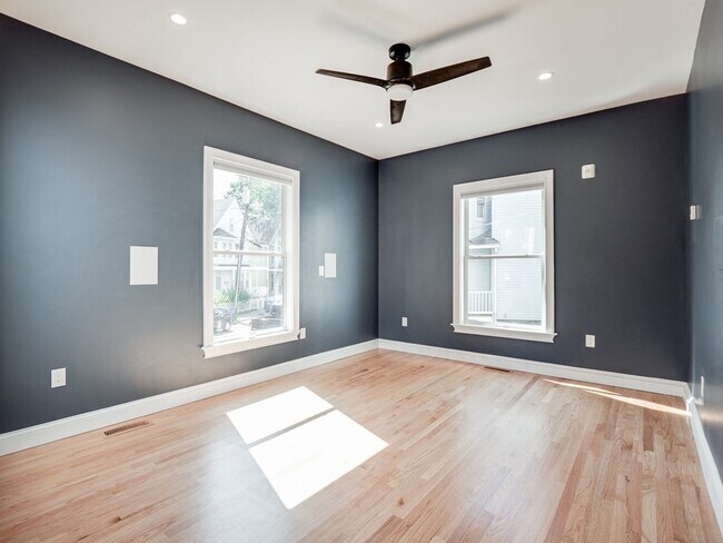Building Photo - 390 Medford St