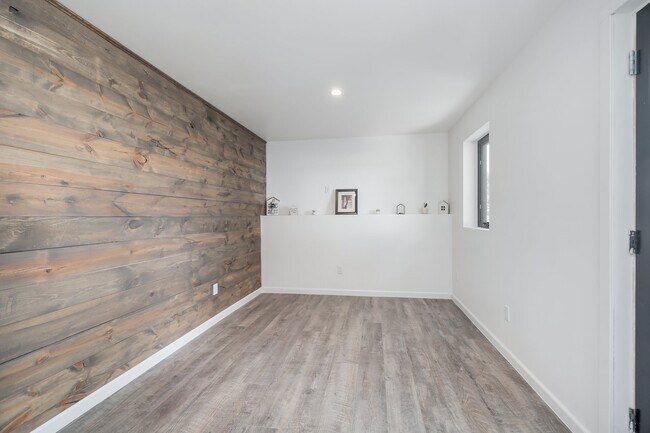 fitness/coffee/office area in walkout basement - 26539 E Shore Pl