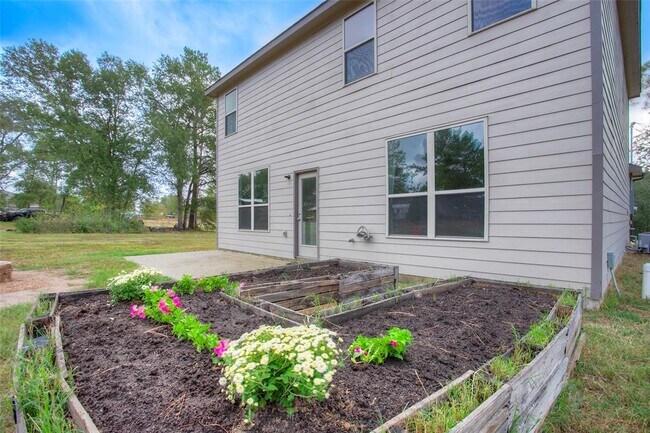 Building Photo - 4 Big Lake Cir