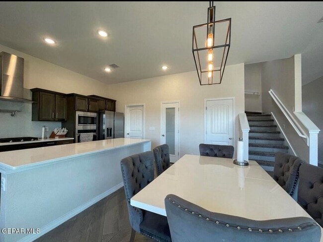 Building Photo - 420 Villa Socorro Pl