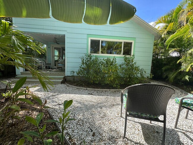 Building Photo - GULFPORT FURN. COTTAGE 2/2 EIGHT MONTH RENTAL MAY 1, 2026-JAN. 3, 2027