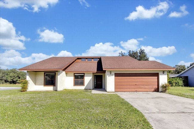 Building Photo - 905 Mendoza Ln