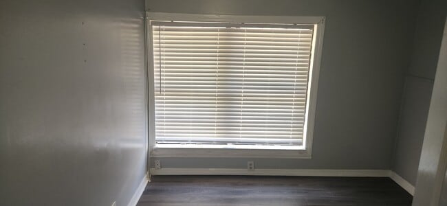 Building Photo - 301 E Bay St