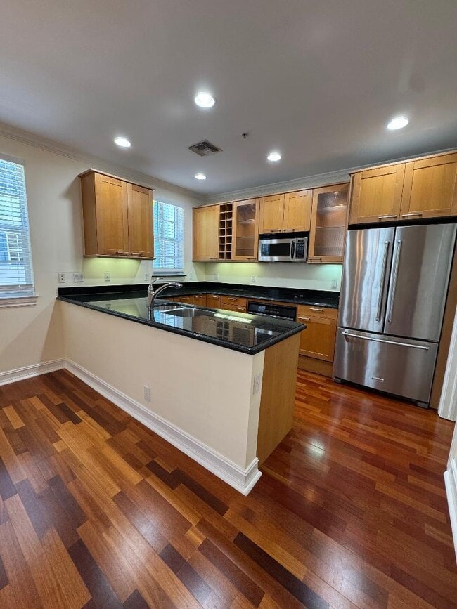 Building Photo - 304 W Mallory Cir