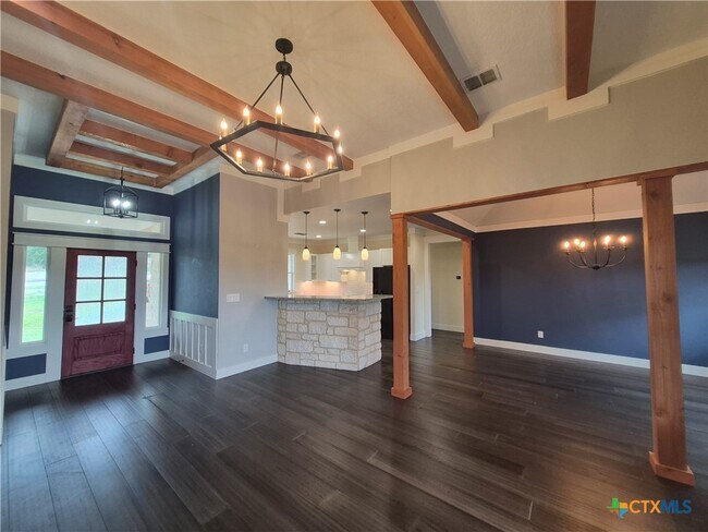 Building Photo - 427 Primrose Path