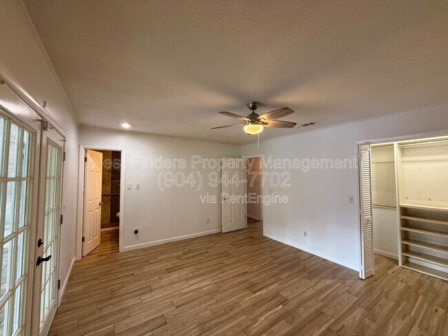Building Photo - 7007 Holiday Hill Ct